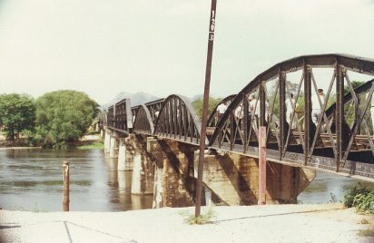 クウェー川鉄橋(タイ)